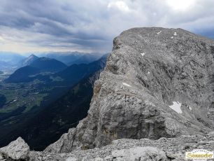 Mieminger Plateau mit Simmering und Tschirgant im Hintergrund