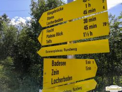 Spaziergang zu Hängebrücke und Wasserfall